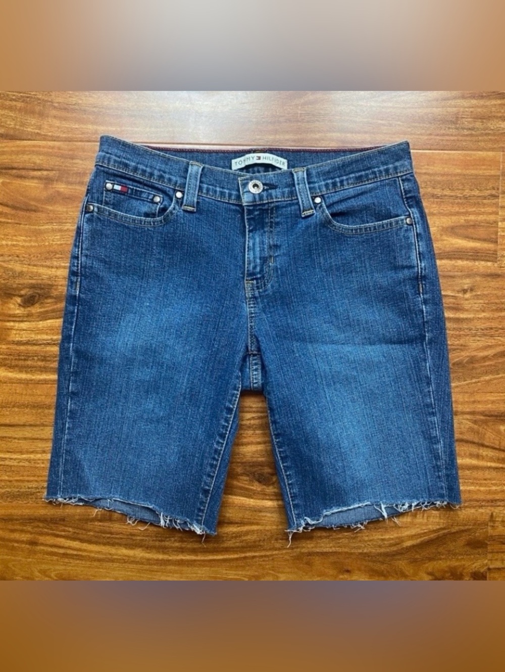 Tommy Hilfiger Women's Blue Low Rise Raw Hem Stretch Bermuda Denim Short Size 5